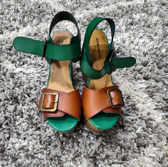 Stylish Green and Brown Wedge Sandals - Picture 2 of 4